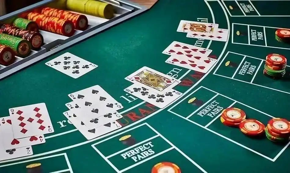 Antarmuka permainan Buffalo King di platform hugo123 dengan kontrol taruhan dan riwayat putaran